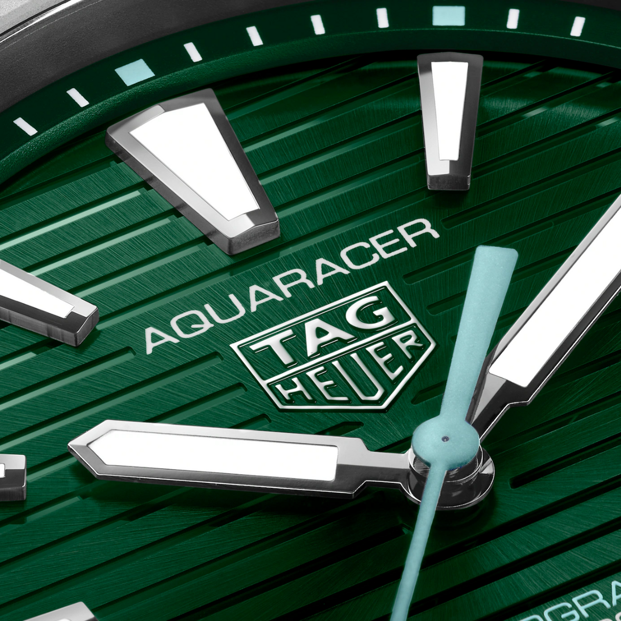 TAG Heuer Aquaracer Professional 200 Solargraph