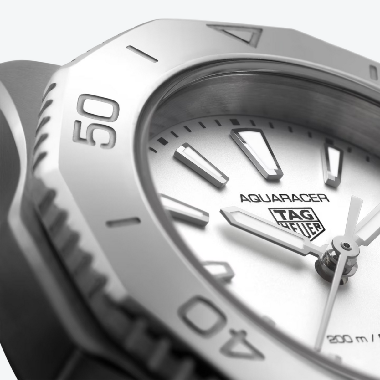 TAG Heuer Aquaracer Professional 200 – 30mm