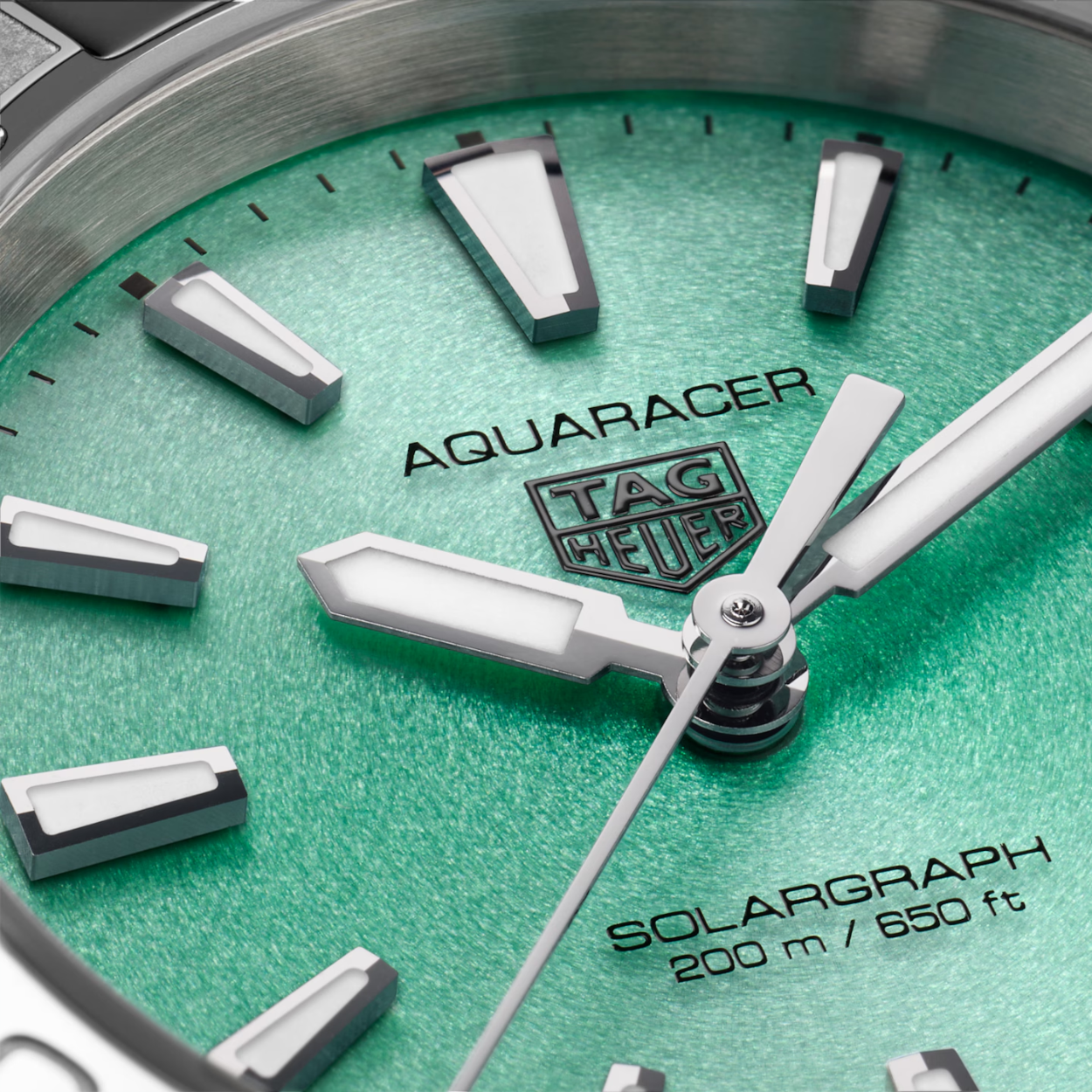 TAG Heuer Aquaracer Professional 200 Solargraph