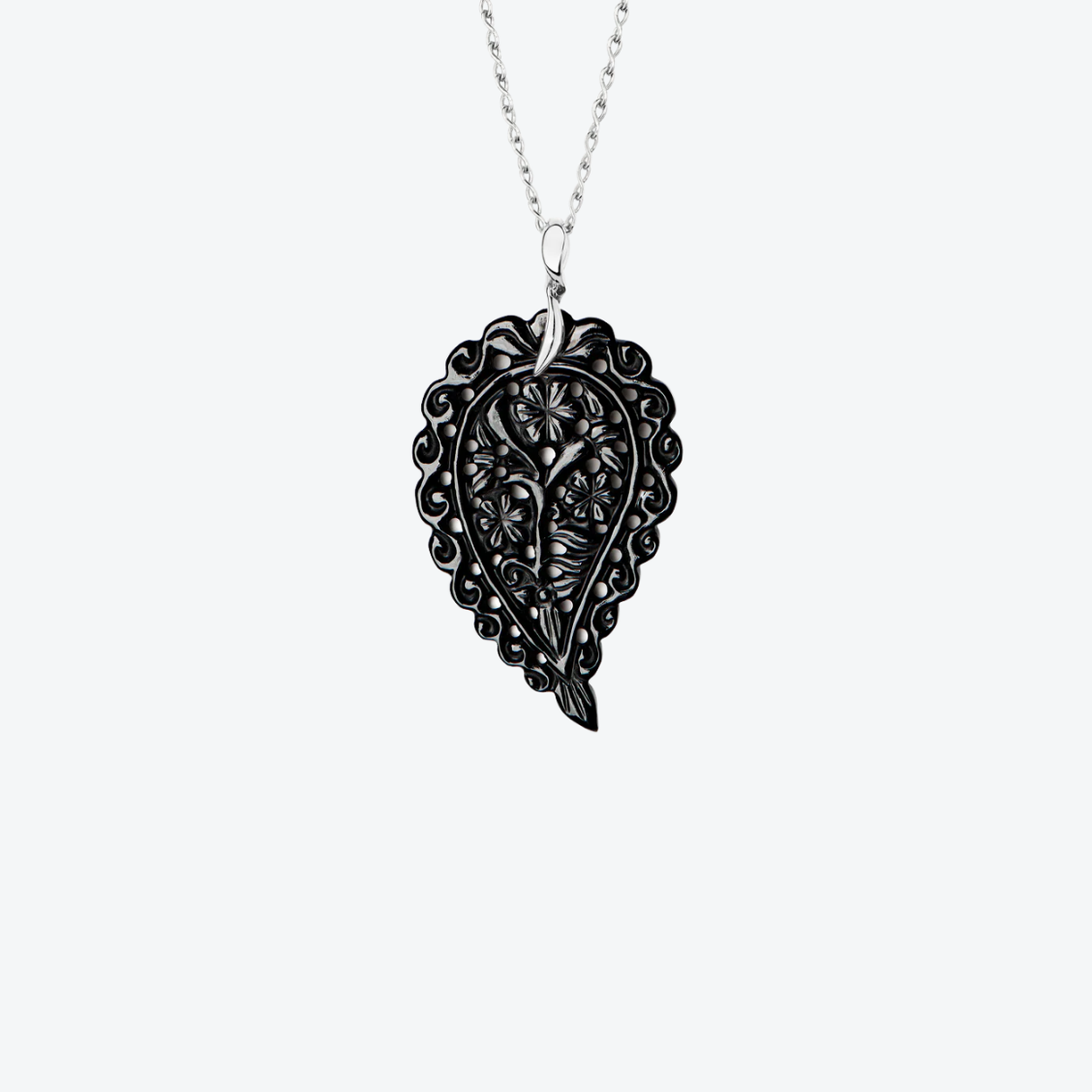 Tamara Comolli India hanger