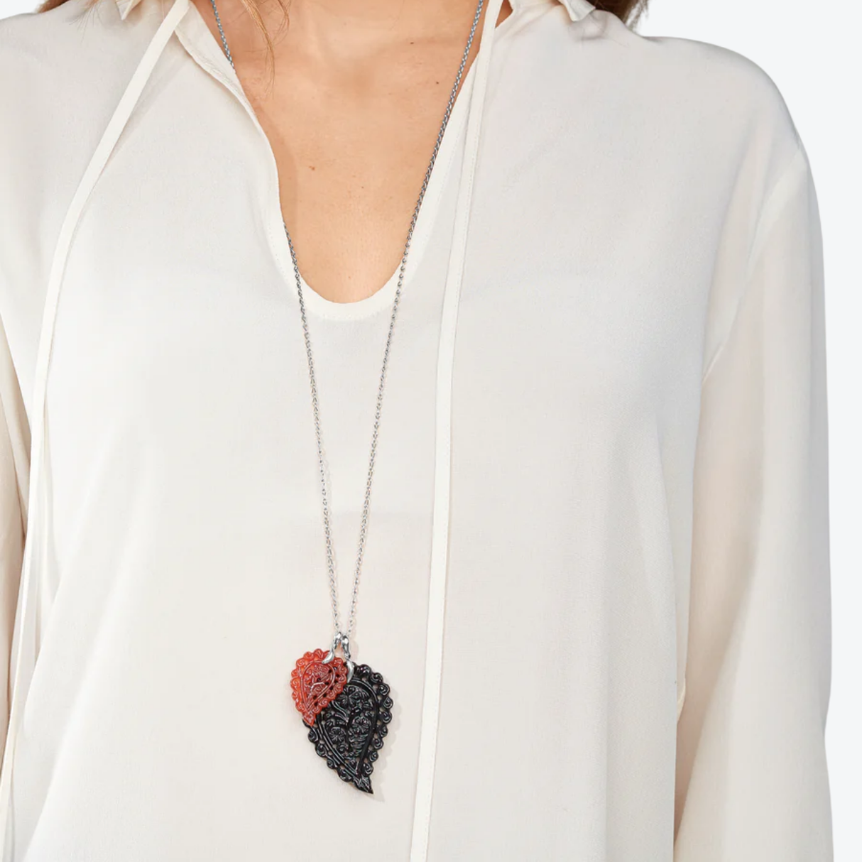 Tamara Comolli India hanger